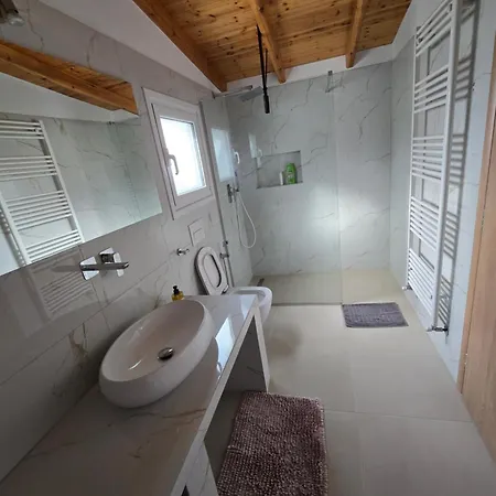 Διαμέρισμα 5 *